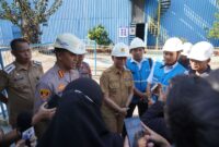 Wali Kota Pontianak Edi Rusdi Kamtono saat meninjau PLTD Siantan.