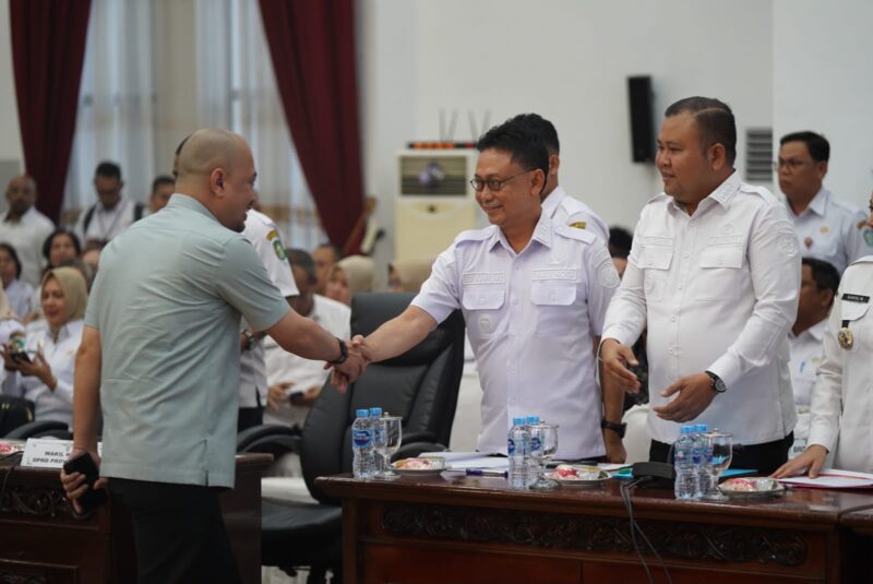 Wali Kota Pontianak Edi Rusdi Kamtono menyampaikan pendapatnya pada Rapat Koordinasi Pembahasan Kebijakan Penerimaan dan Pengalokasian Dana Transfer ke daerah dalam APBN.